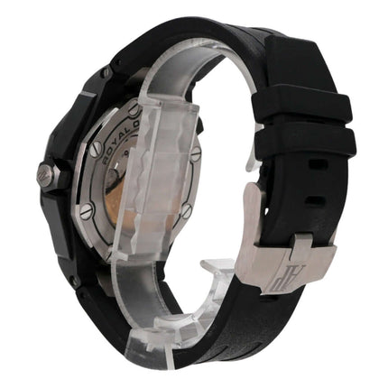 Audemars Piguet Royal Oak Offshore Diver Ceramic 15707CE.OO.A002CA.01 Rückansicht mit schwarzem Kautschukband und Titan Dornschließe.
