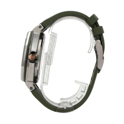 Audemars Piguet Royal Oak Offshore Diver 15720ST.OO.A052CA.01 mit grünem Kautschukarmband und poliertem Edelstahlgehäuse.