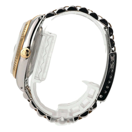 Rolex Datejust 36 Edelstahl Gelbgold 16233 Schwarz Diamant Jubile-Band seitliche Ansicht mit schwarzem Zifferblatt und Goldzeigern.
