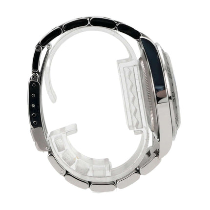 Seitenansicht der Rolex Explorer II Ref. 16570 mit poliertem Edelstahl und satiniertem Armband.