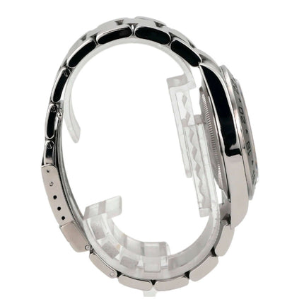 Seitenansicht der Rolex Explorer II Ref. 16570 mit poliertem Edelstahlarmband und satiniertem Gehäuse.