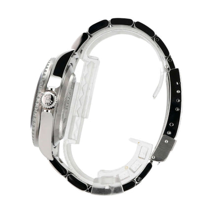 Seitenansicht der Rolex Sea-Dweller 16600 mit Edelstahlgehäuse und satiniertem Armband