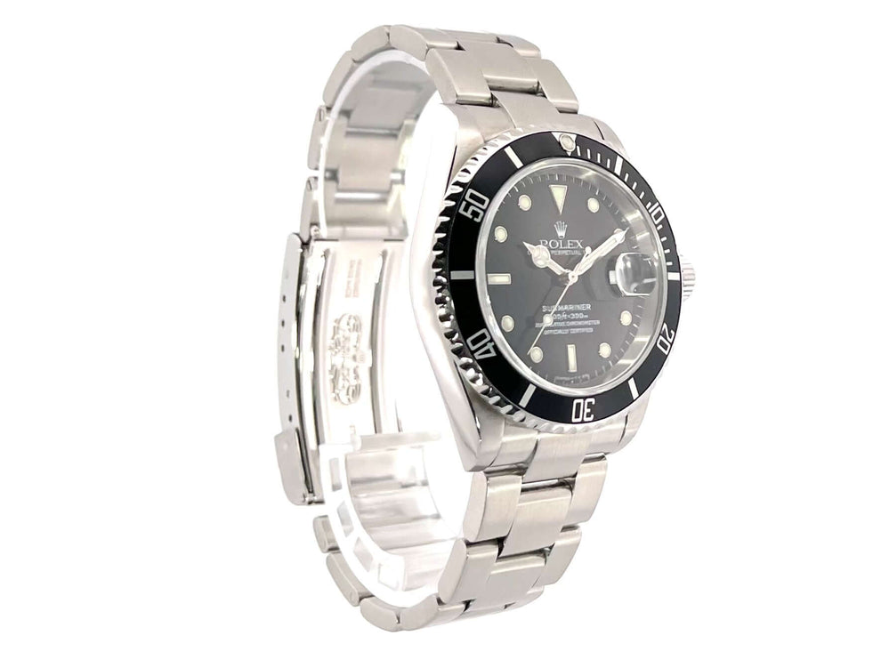 Rolex Submariner Date 16610 Edelstahl Uhr mit schwarzer Lünette und Zifferblatt, Oyster Armband und Leuchtpunkten, Modell aus 2007.