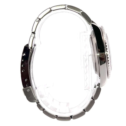 Seiteansicht der Rolex Submariner Date 16610 Edelstahlgehäuse und Armband, Gehäusedurchmesser 40 mm, schwarze Lünette und Zifferblatt