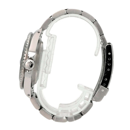 Rolex Submariner Date 16610 Edelstahlarmband und Gehäuse, Seitenansicht mit schwarzer Lünette und Oysterband