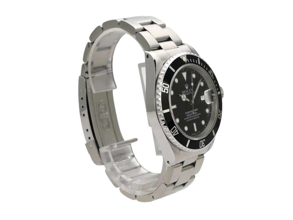 Rolex Submariner Date 16610 mit Edelstahlgehäuse, schwarzem Zifferblatt und drehbarer Lünette.