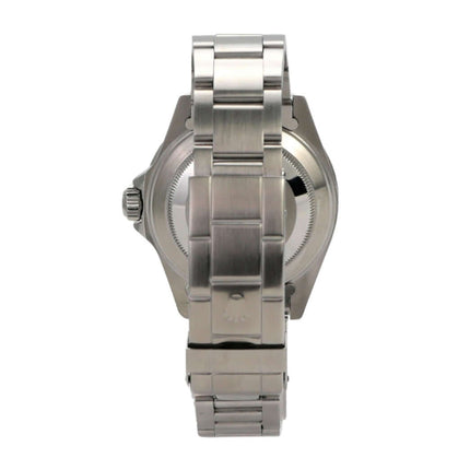 Rolex Submariner Date 16610 Edelstahlarmband und Gehäuse, seitliche Ansicht der Uhr.