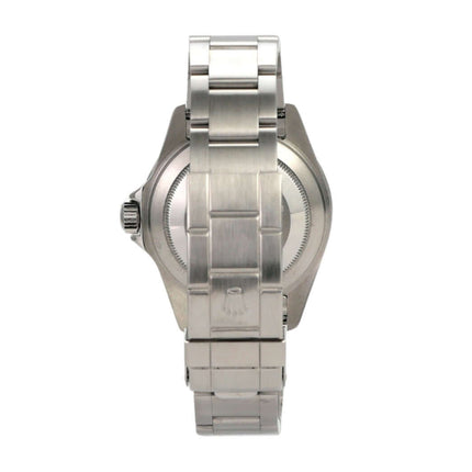 Rückansicht des Rolex Submariner Date 16610LV mit Edelstahlarmband und Faltschließe.