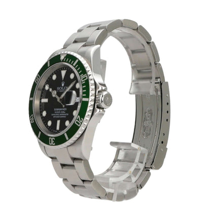 Rolex Submariner Date 16610LV in Edelstahl, schwarzes Zifferblatt, grüne Lünette, Automatikwerk, 40 mm Gehäuse.