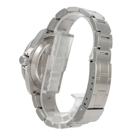 Seitenansicht des Rolex Submariner Date LV 16610LV mit edlem Edelstahlarmband und poliertem Gehäuse.