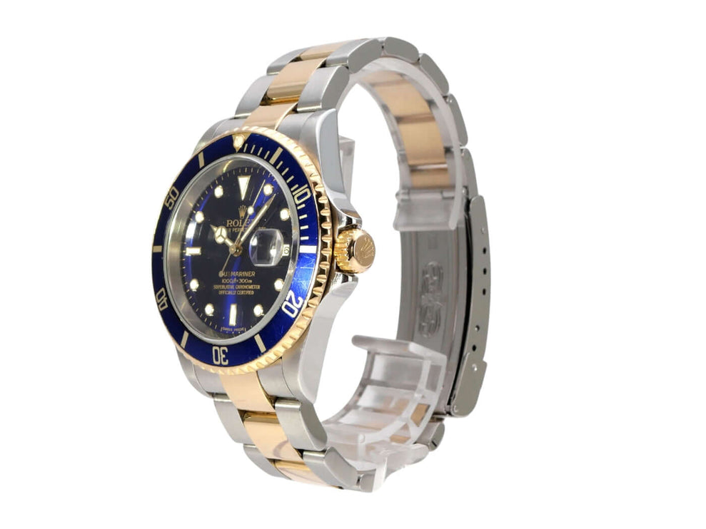 Rolex Submariner Date 16613 Edelstahl Gold Blau seitliche Ansicht mit blauem Ziffernblatt und drehbarer Lünette.