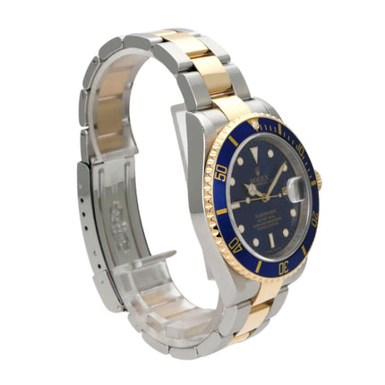 Rolex Submariner Date 16613 in Edelstahl und 18 Karat Gelbgold mit blauem Ziffernblatt und drehbarer Lünette.