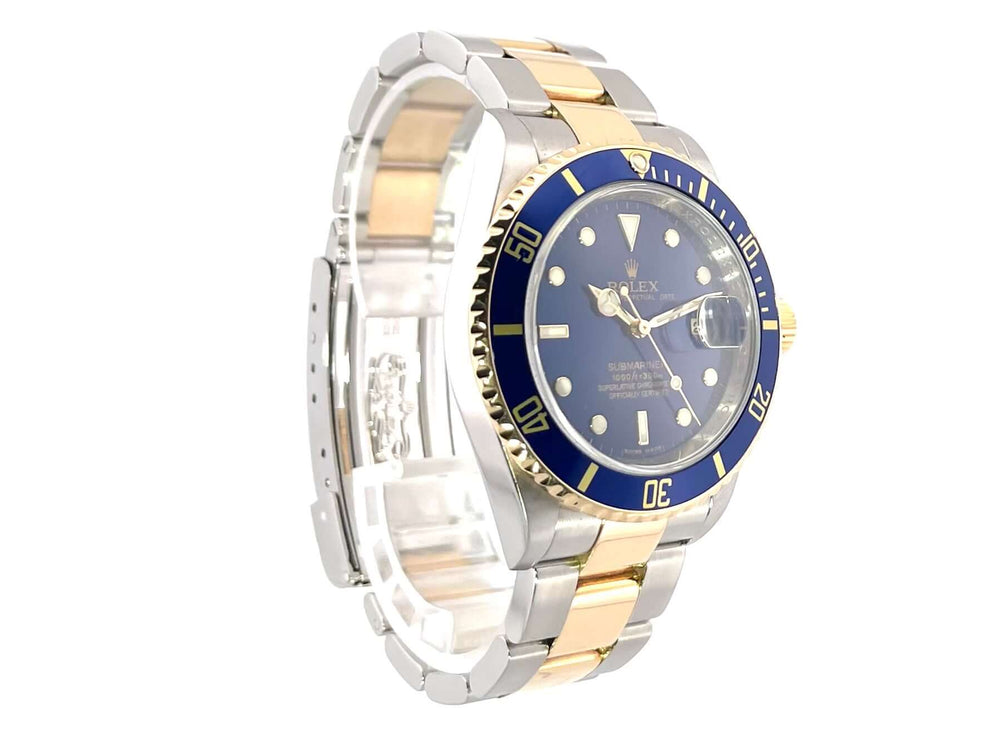 Rolex Submariner Date 16613 Edelstahl Gold Blau Uhr mit blauem Zifferblatt und Edelstahl/18 Karat Gelbgold Armband seitliche Ansicht