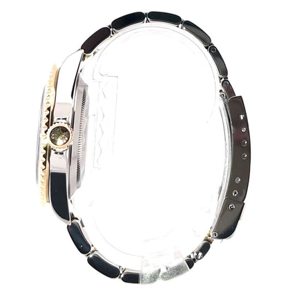 Seitenansicht der Rolex Submariner Date 16613, Edelstahl und Gold, blaues Zifferblatt, Armband in Edelstahl und Goldtextur