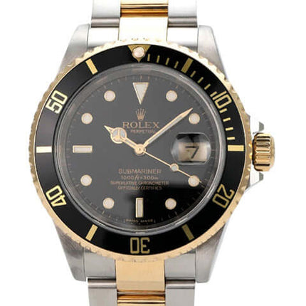 Rolex Submariner Date 16613 Edelstahl Gelbgold Schwarz mit schwarzem Ziffernblatt und drehbarer Lünette.