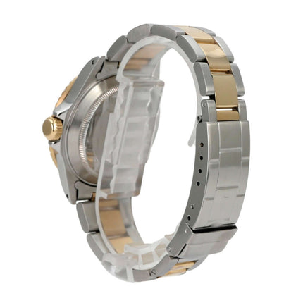 Rolex Submariner Date 16613 Edelstahl Gold Blau seitliche Ansicht des Gehäuses und Armbands.