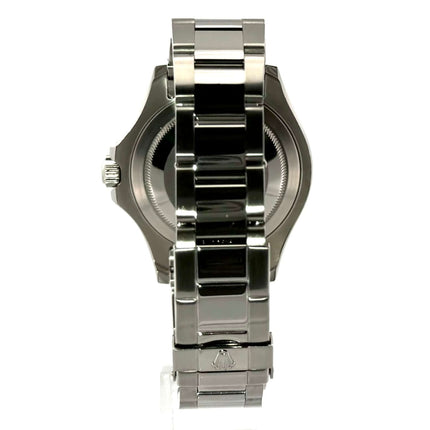 Rückansicht der Rolex Yacht-Master 40 Edelstahl Platin 16622 mit poliertem und satiniertem Oyster Edelstahl Armband.