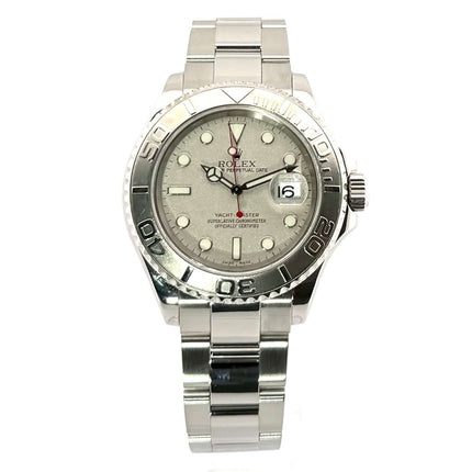 Rolex Yacht-Master 40 Edelstahl Platin 16622 mit 40 mm Gehäuse, Platin Zifferblatt und Oyster Armband aus poliertem und satiniertem Edelstahl.