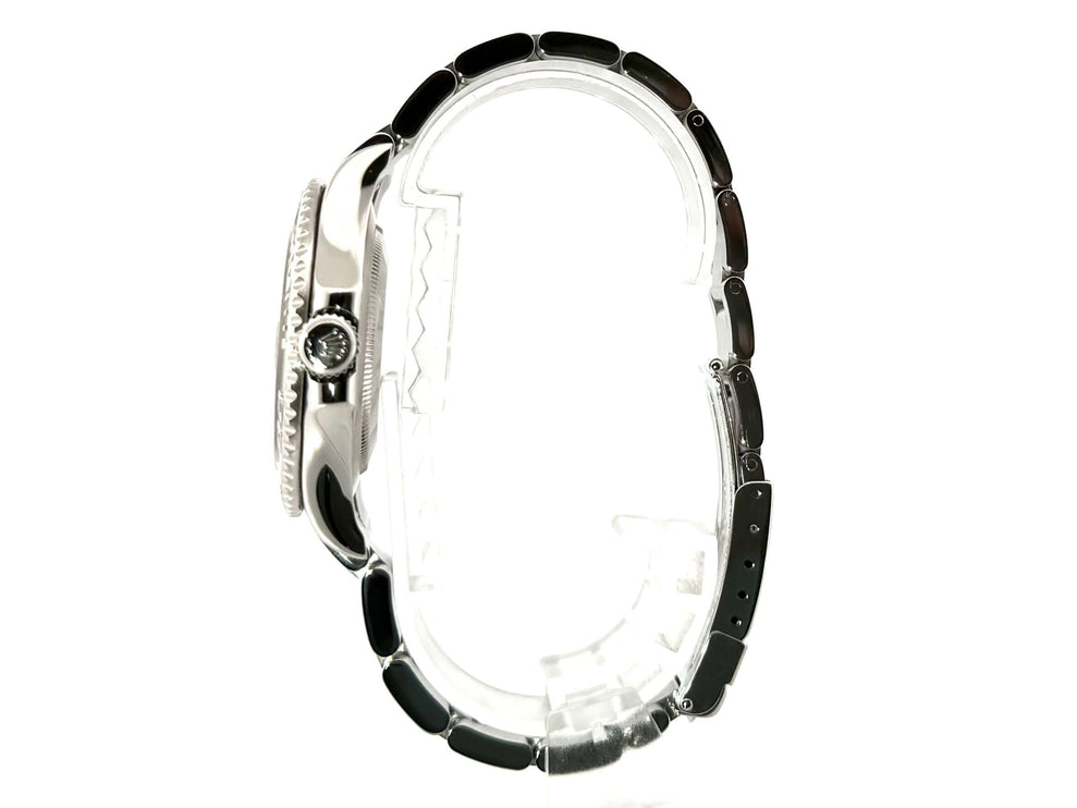 Rolex Yacht-Master 40 Edelstahl Platin 16622 Seitenansicht mit poliertem Edelstahlgehäuse und Oyster-Armband