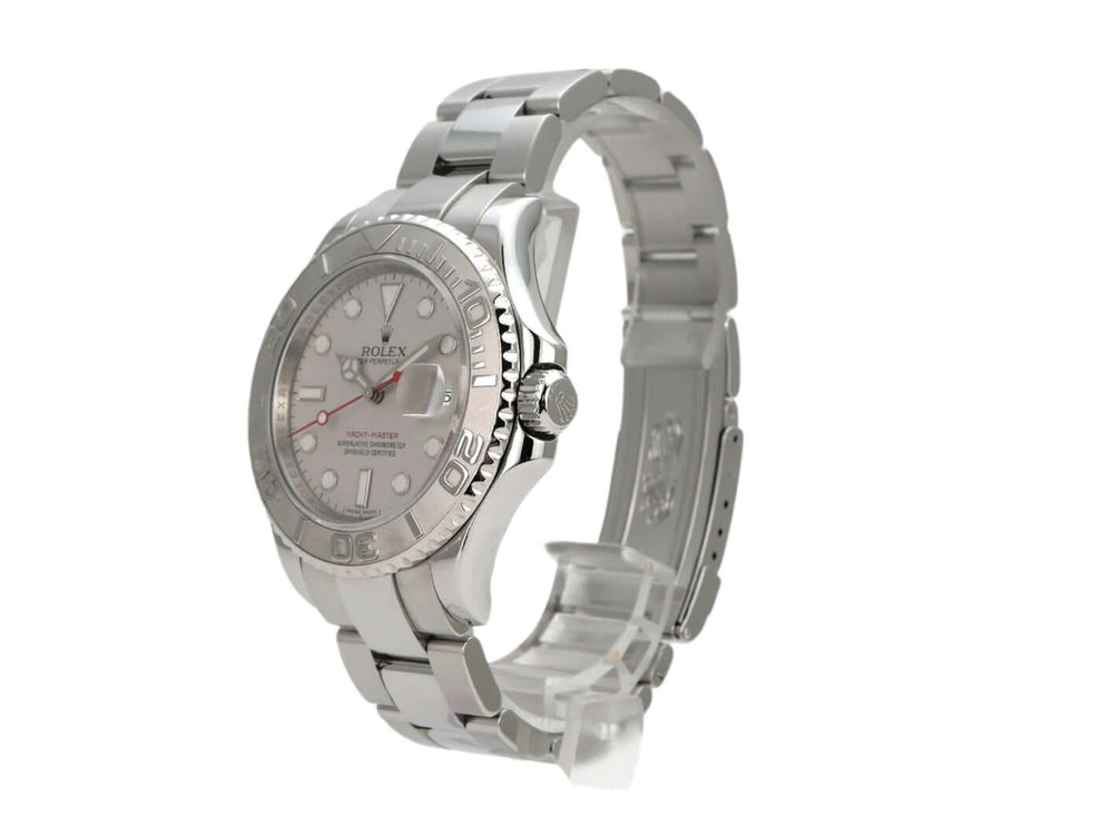 Rolex Yacht-Master 40 Edelstahl Platin 16622 mit rot-weißen Ziffern und poliertem Armband von Rolex.