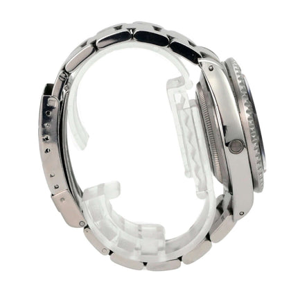 Seitenansicht der Rolex Sea-Dweller 16660 mit Edelstahlarmband und poliertem Gehäuse.