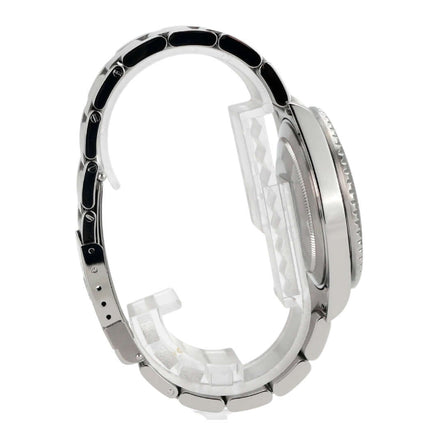 Seitenansicht der Rolex GMT-Master II Ref. 16710 Pepsi mit Edelstahl-Gehäuse und Lünette.