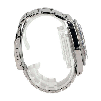 Rolex GMT Master Pepsi Ref. 1675 Uhr mit Edelstahlarmband und drehbarer Lünette, seitliche Ansicht.