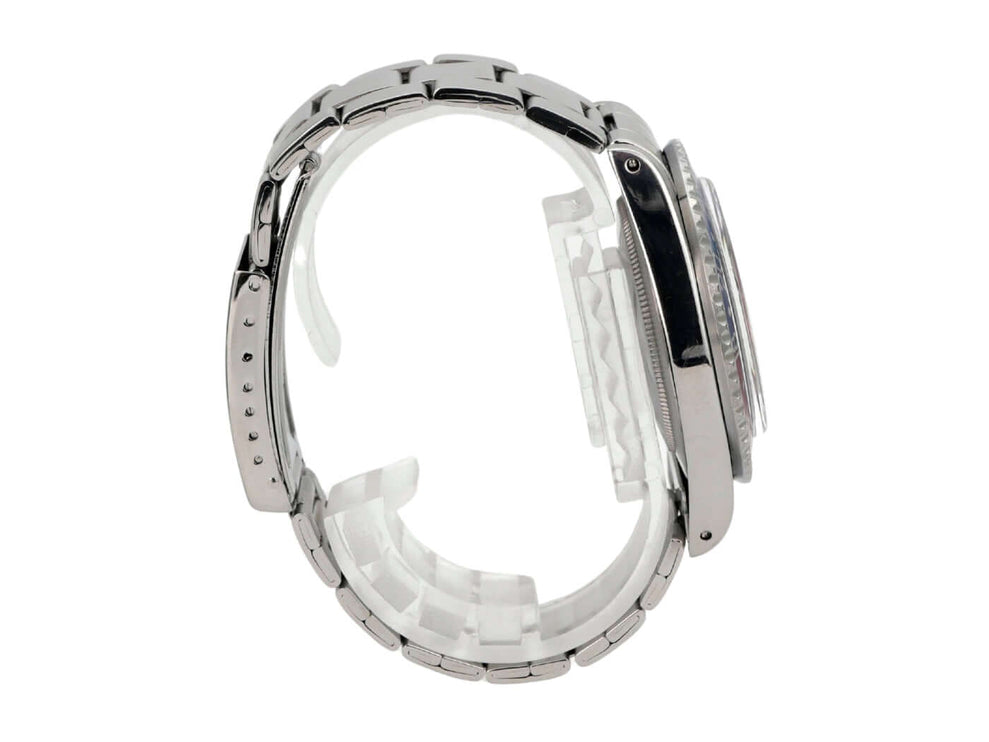 Rolex GMT Master Pepsi Ref. 1675 Uhr mit Edelstahlarmband und drehbarer Lünette, seitliche Ansicht.