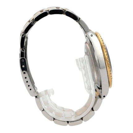 Rolex Submariner Date 16803 seitliche Ansicht mit Edelstahl- und Gelbgold-Armband, drehbarer Lünette und blauem Zifferblatt.