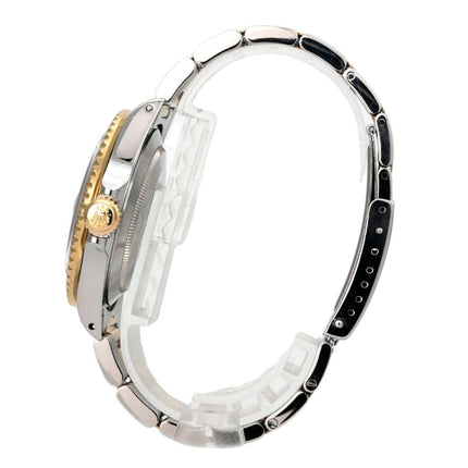 Rolex Submariner Date 16803 seitliche Ansicht des Edelstahl- und Gelbgold-Armbands der Uhr.