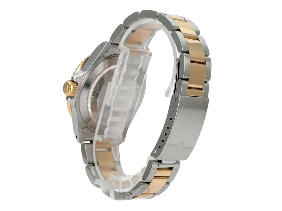 Rolex Submariner Date 16803 seitliche Ansicht des Edelstahl/Gelbgold Armbands und Gehäuses.