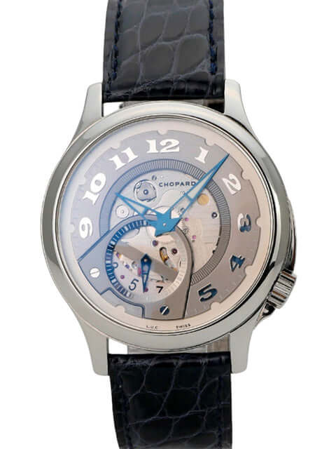 Chopard L.U.C. 168490-3002 mit Edelstahlgehäuse, blauem Lederband und skelettiertem Zifferblatt.