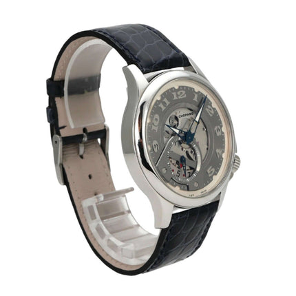 Chopard L.U.C. 168490-3002 mit Edelstahlgehäuse, blauem Lederband und skelettiertem Zifferblatt.