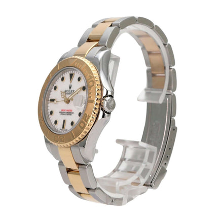Rolex Yacht-Master 35 Edelstahl Gelbgold 168623 Weiß seitliche Ansicht mit poliertem Edelstahl und 18 kt Gelbgold