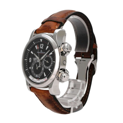 Jaeger-LeCoultre Master Compressor Geographic GMT 1718470 mit braunem Lederband und schwarzem Zifferblatt.