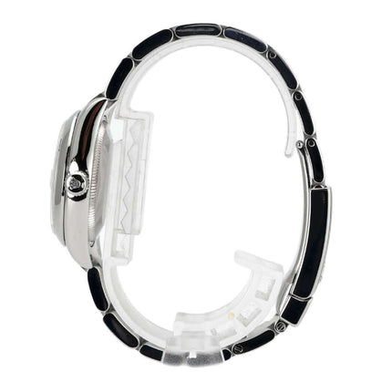 Rolex Datejust 31 Edelstahl 178240 von der Seite, mit schwarzem Armband und polierter Edelstahl-Lünette.