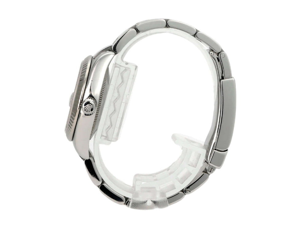 Seitenansicht der Rolex Datejust 31 Ref. 178274 Schwarz mit Edelstahlarmband und verschraubter Krone.