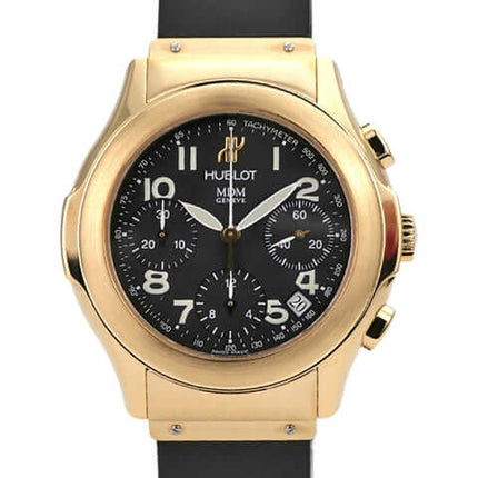 Hublot MDM Chrono 1810.3, 18 kt Gelbgold Gehäuse, schwarze Zifferblatt mit Arabischen Zahlen, schwarzes Kautschuk Armband.