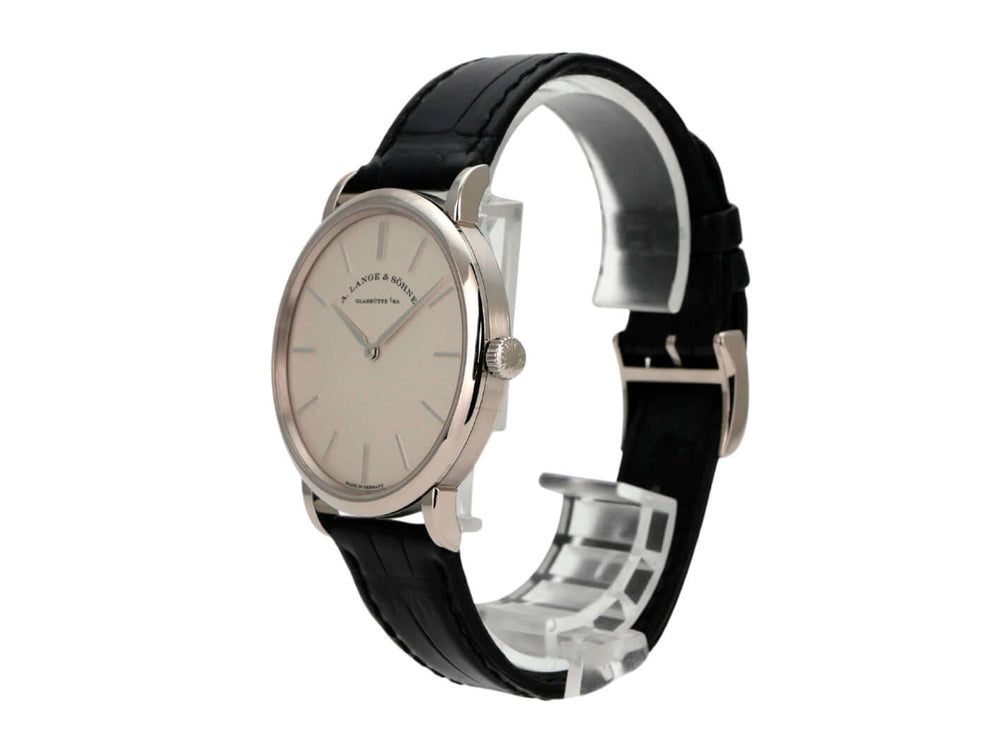 A. Lange & Söhne Saxonia Thin Weißgold 201.027, eleganter Herrenuhr mit schwarzem Alligatorlederband