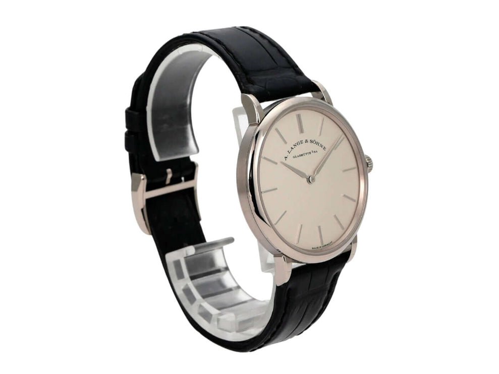 A. Lange & Söhne Saxonia Thin Weißgold 201.027 aus 18 kt Weißgold mit schwarzem Lederband