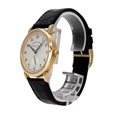 A. Lange & Söhne 1815 Gelbgold 206.021, eleganter Luxus-Herrenarmbanduhr mit Gelbgoldgehäuse und schwarzem Lederband