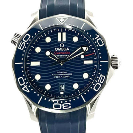 OMEGA Seamaster Diver 300M Master Chronometer 210.32.42.20.03.001, Edelstahl Gehäuse, blaue Keramikeinlage, blaues Kauschukband, Automatik-Uhr