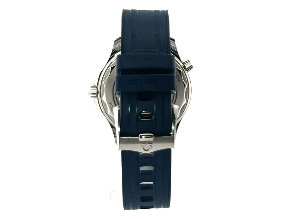 OMEGA Seamaster Diver 300M mit blauem Kautschukband, Rückansicht des Edelstahlgehäuses, Referenz 210.32.42.20.03.001
