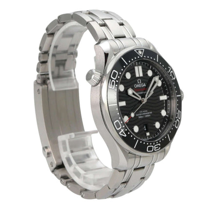 OMEGA Seamaster Diver 300M 210.30.42.20.01.001 Edelstahl-Uhr mit schwarzem Zifferblatt und poliertem Armband.