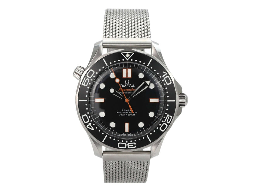 OMEGA Seamaster Diver 300M Master Chronometer 210.30.42.20.01.018 Edelstahl-Uhr mit schwarzem Zifferblatt und Milanaise-Armband.