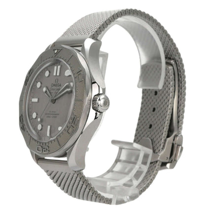 OMEGA Seamaster Diver 300 M Master Chronometer 210.30.42.20.06.002 Uhr mit grauem Zifferblatt und Milanaise-Armband