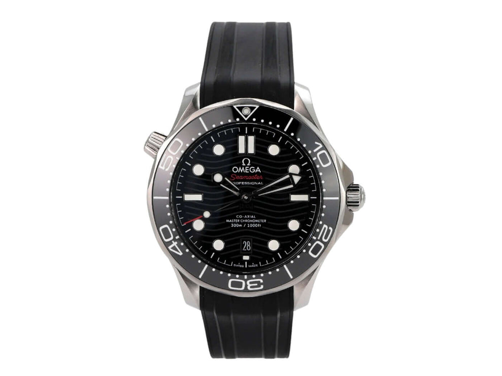 OMEGA Seamaster Diver 300M 210.32.42.20.01.001 auf schwarzem Kautschukband mit schwarzem Zifferblatt und Leuchtpunkten.