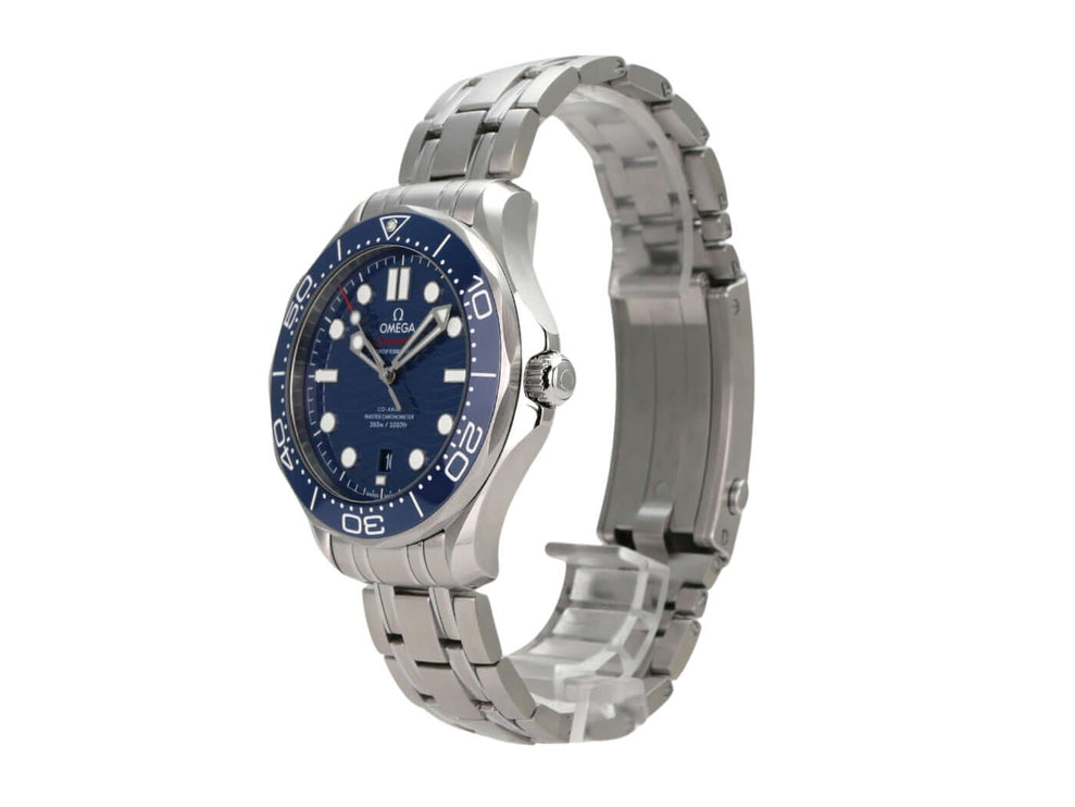 OMEGA Seamaster Diver 300M Master Chronometer 210.32.42.20.03.001 mit blauem Zifferblatt und Edelstahlarmband.