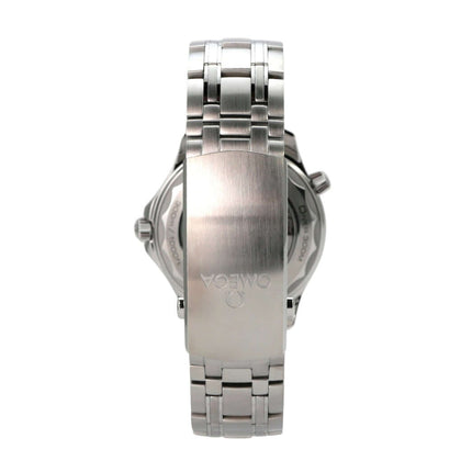Rückansicht der OMEGA Seamaster Diver 300M Master Chronometer 210.32.42.20.03.001 mit Edelstahlband