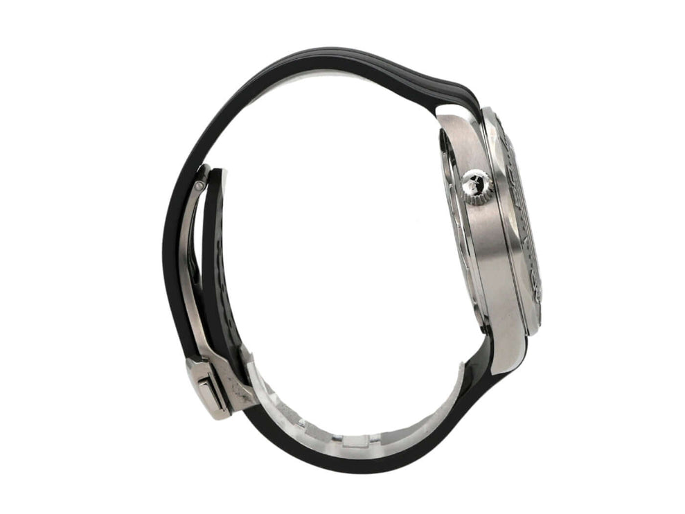 Seitenansicht der OMEGA Seamaster Diver 300M Master Chronometer mit grauem Kautschukband und Edelstahl-Gehäuse.